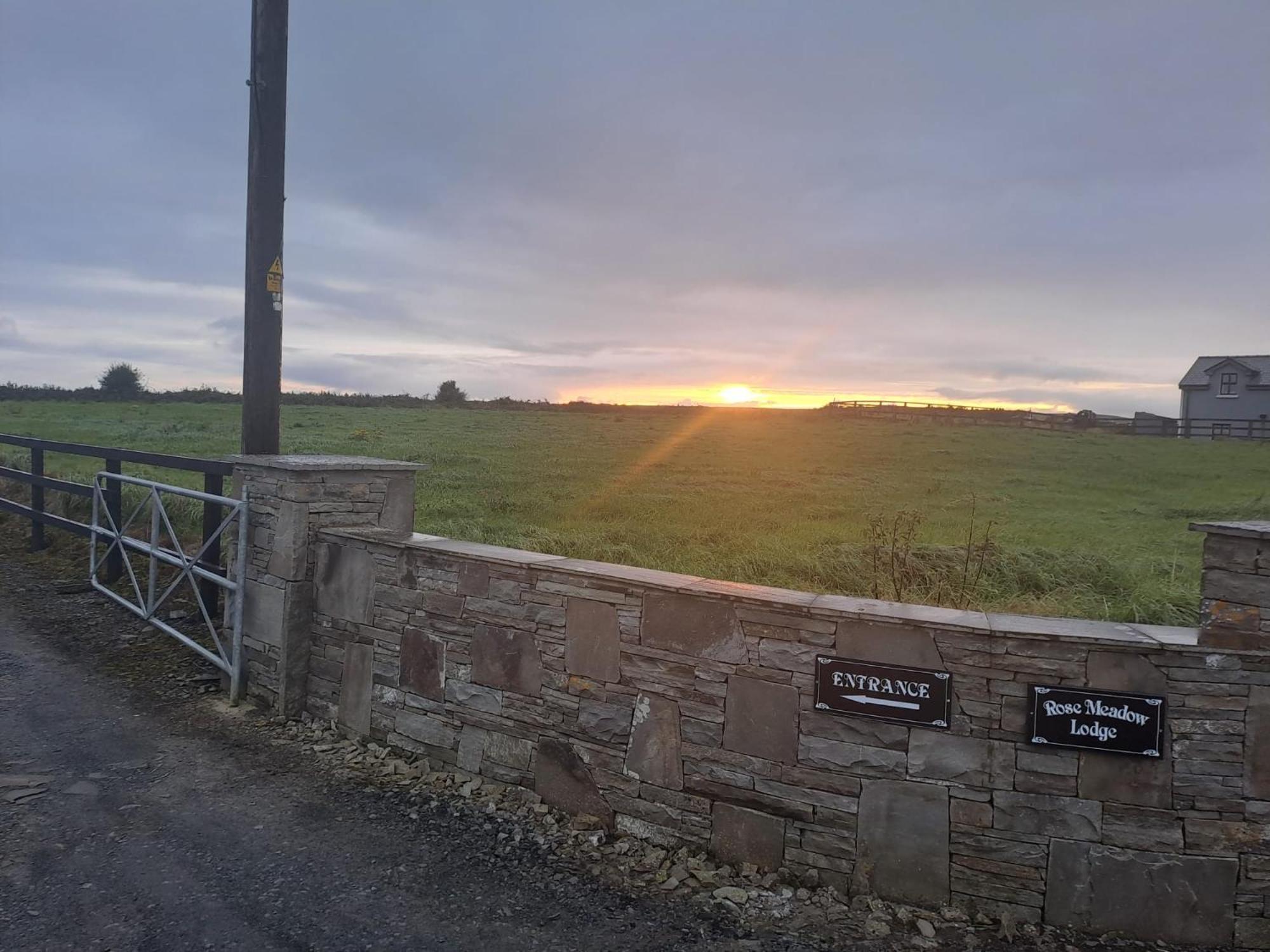 Rose Meadow Lodge Liscannor Exterior foto